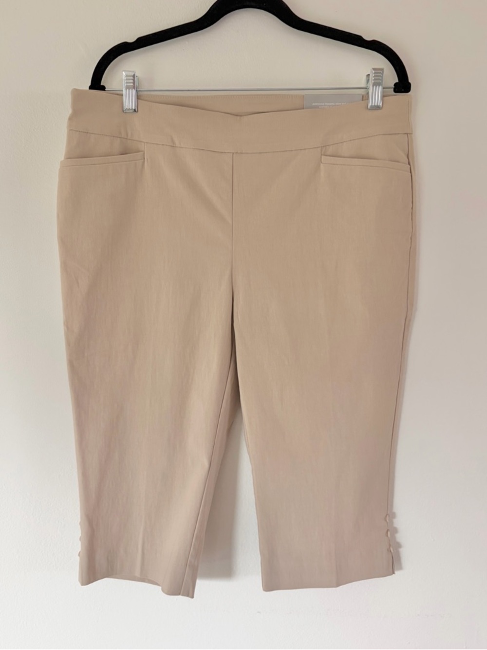 Chico’s So Slimming Brigitte Button Hem Slim Leg Soft Latte Capri Crop Pants NWT
